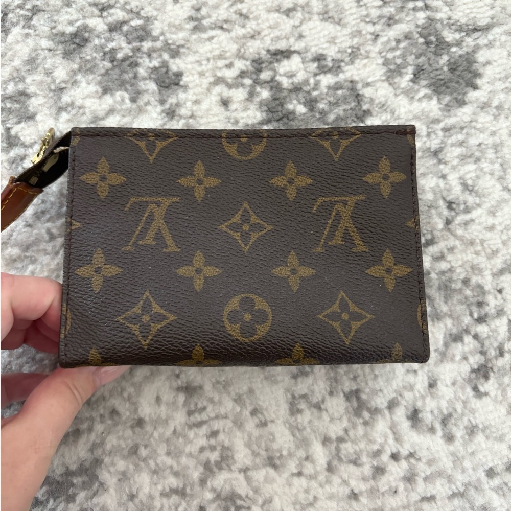 LV toiletry 15 - Picture 2 of 9